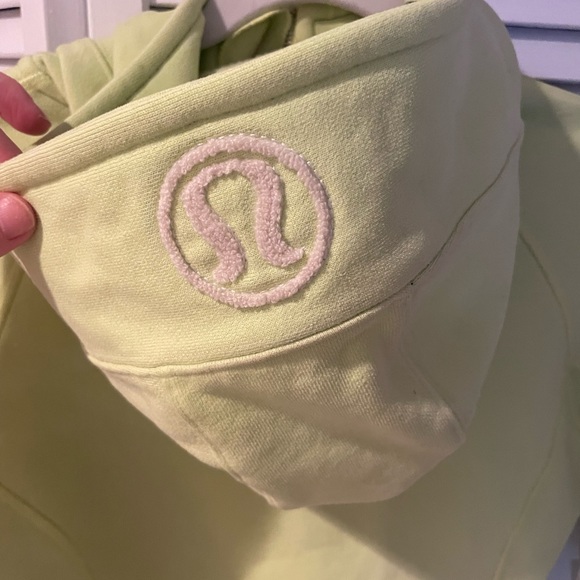Green lululemon scuba hoodie - Picture 4 of 4